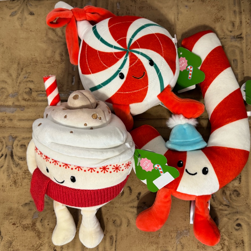 GiggleScape Holiday Plush Set